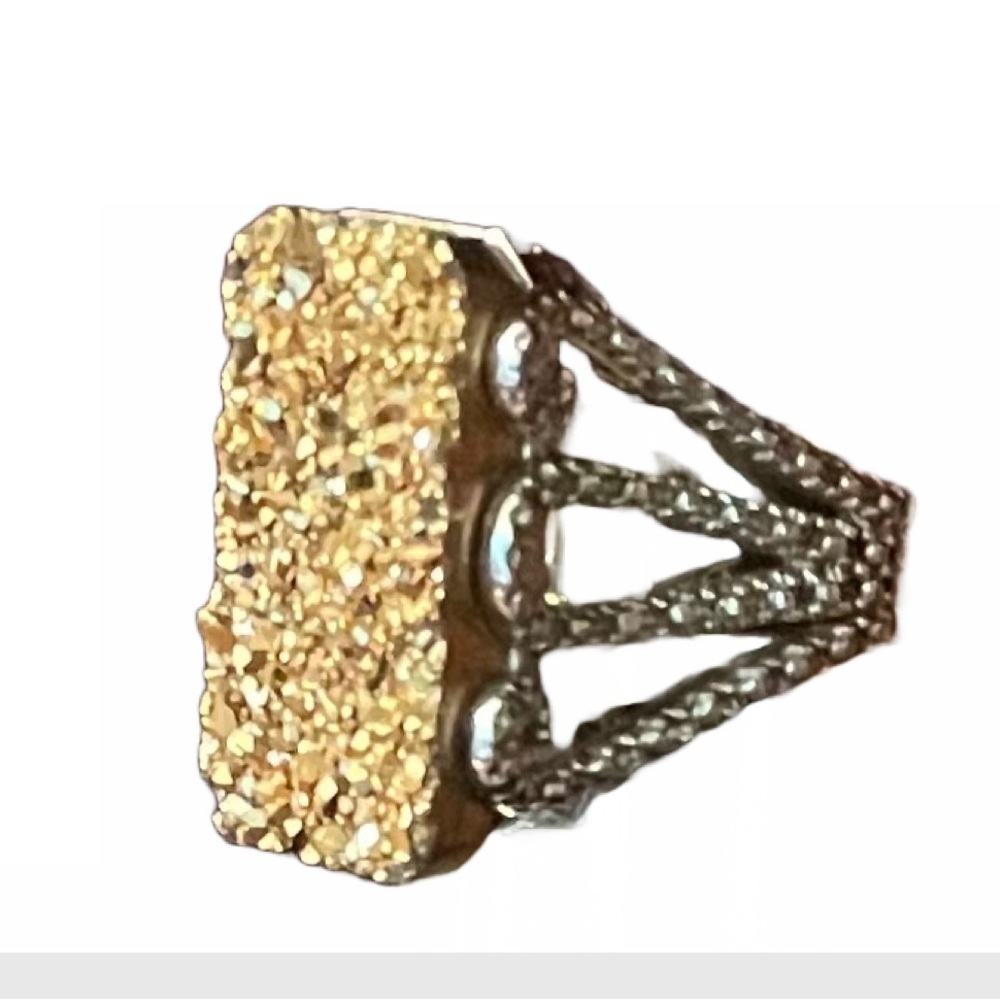 Drusy Gold ring. SS. Huge piece of drusy, Beautiful setting sz 6